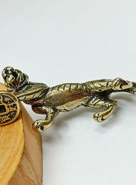 黄铜做旧踩钱老虎钥匙扣挂件百兽虎豹创意摆件小铜器