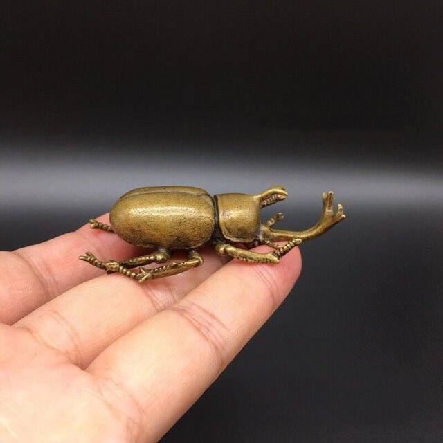 Antiques and miscellaneous antiques, pure copper, small beetles, old copper beetles, rich armor, copper sculptures, tea pets, copperware ornaments