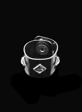 平圆铆钉个性黑半透明软塑料戒指