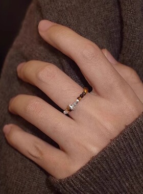 韩国2026新款焦糖拿铁虎眼石戒指女轻奢高级感弹力绳食指戒手饰品