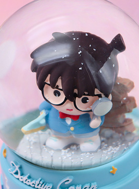 彩灯飘雪旋转动漫侦探柯南水晶球音乐盒可旋转送儿童男孩生日礼物