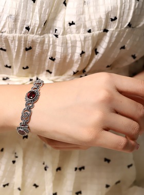 高级感石榴红马克赛纯银手链