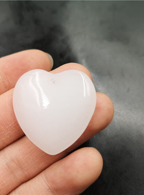 玉器天然新疆心形挂件吊坠