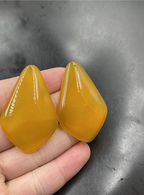 玉器天然黄玛瑙水滴吊坠