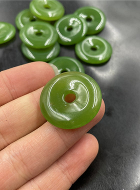 3厘米绿色玉石平安扣挂件