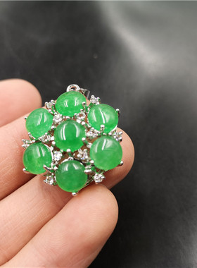 真空电镀翠绿色马来玉花朵吊坠