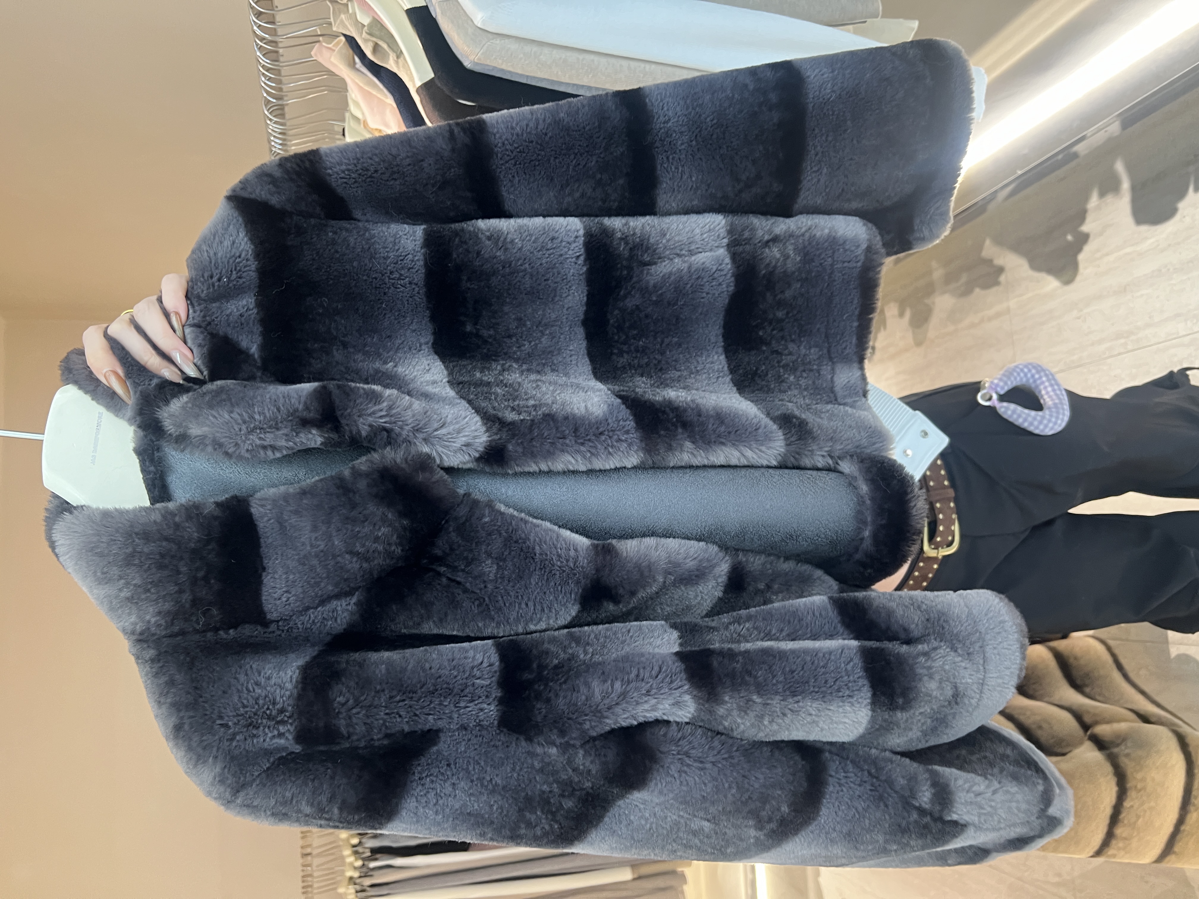 十三行韩仿皮草獭兔毛皮毛一体拼色横条纹短款外套女保暖立领上衣 - 图2