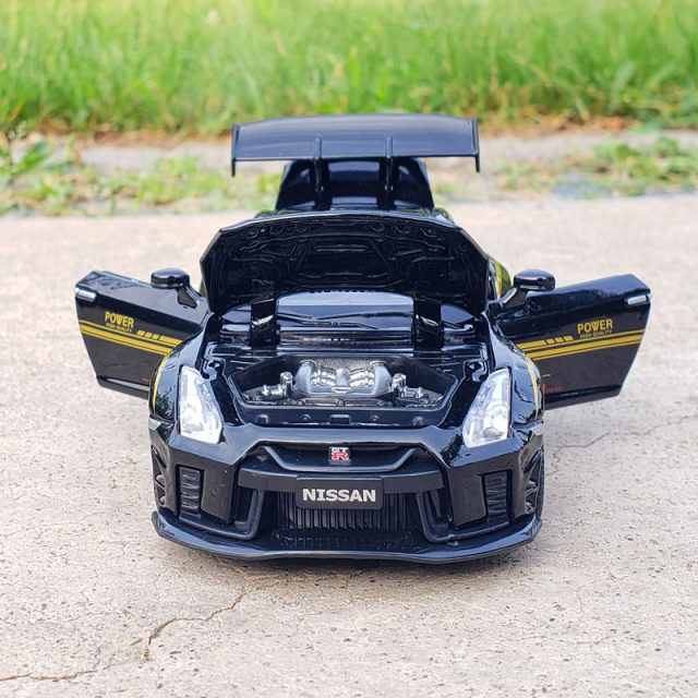 132 Nissan GTR sports car r35 God of War Simulation Metal