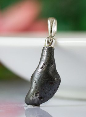 俄罗斯纯银随形镶嵌镇宅吊坠