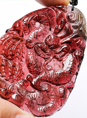 天然老坑紫红色碧玺龙牌雕件