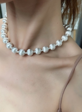 优雅银白色项链珠珠现代choker拉丝哑光圆形绿珠礼服链颈链短链