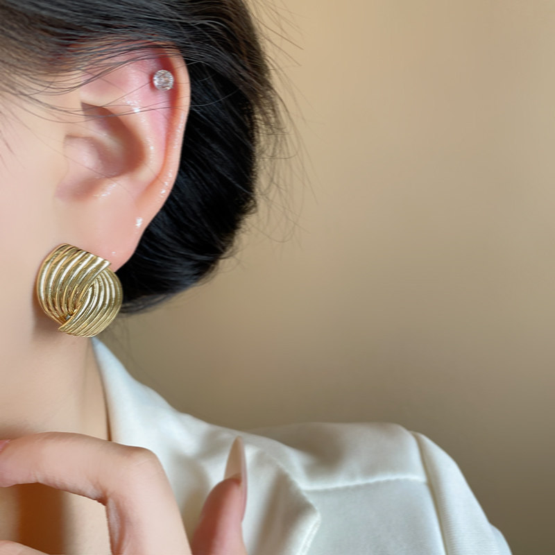 法式复古纹理交错设计感耳环女欧美轻奢小众金属冷淡风耳钉耳饰,淘宝优惠券,粉丝福利购,淘宝优惠卷