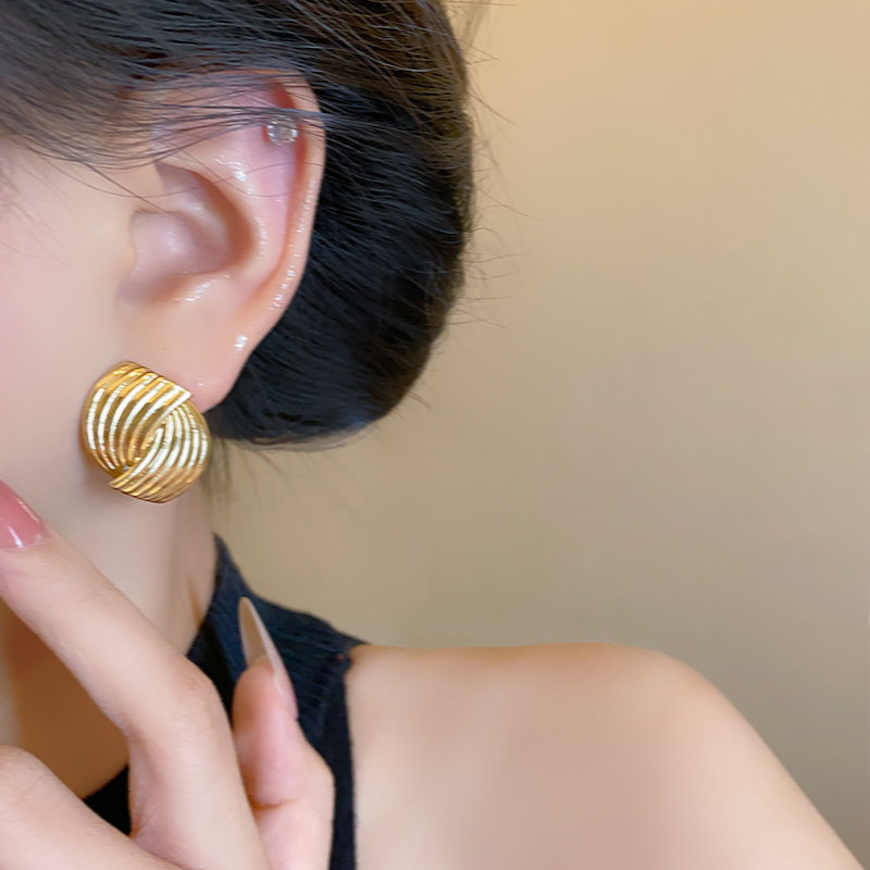 法式复古纹理交错设计感耳环女欧美轻奢小众金属冷淡风耳钉耳饰,淘宝优惠券,粉丝福利购,淘宝优惠卷