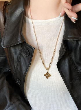 美拉德仿虎眼石四叶花项链女款2025新款长款秋冬毛衣链轻奢高级感