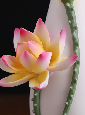 陶瓷莲花花瓶手工捏花立体感十足