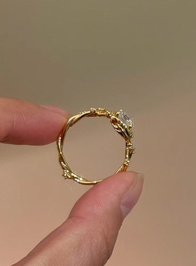 小红书爆款缠绕藤蔓方钻戒指2025新款时尚轻奢闪钻指环