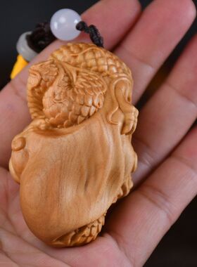 龙男士蟠龙随身工艺品崖柏手把