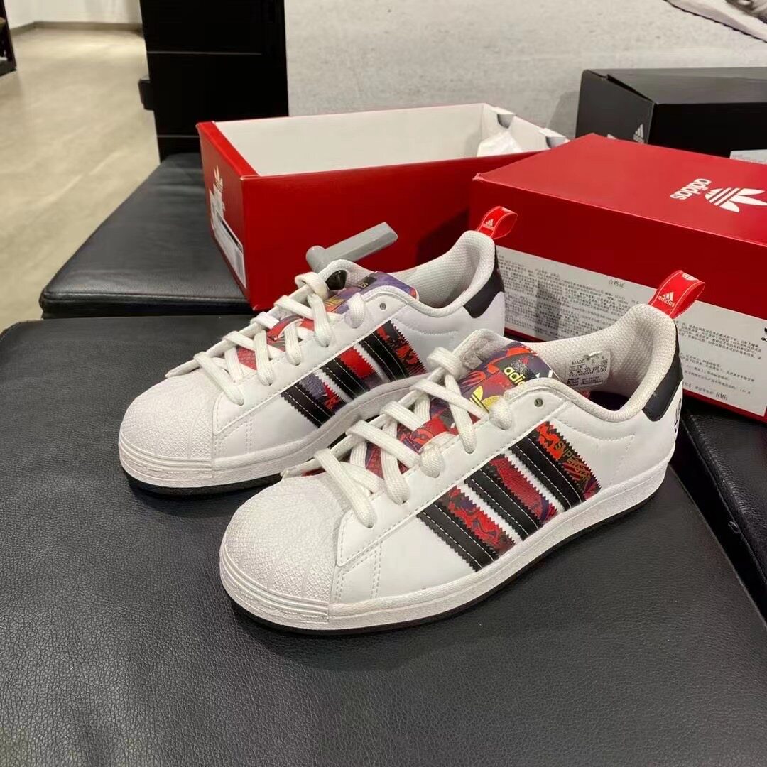 阿迪达斯男女鞋 superstar 牛年新年款贝壳头运动休闲板鞋q47184