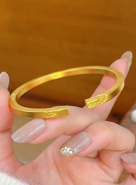 金店同款沙金錾刻光面小雏菊手镯