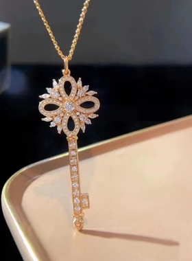 维多利亚钥匙雪花项链马眼钻女款简约锁骨链吊坠钛钢