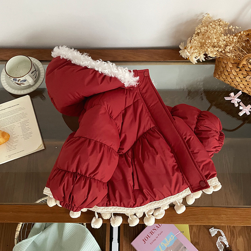 女宝宝羽绒服可爱保暖冬季连帽毛领拼接球球生日新年女童棉服外套 - 图0