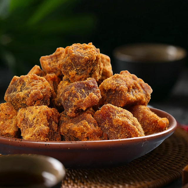 Family portrait pork cubes in small packages, five-spice satay, spicy pork jerky, snacks for casual TV dramas to satisfy your cravings