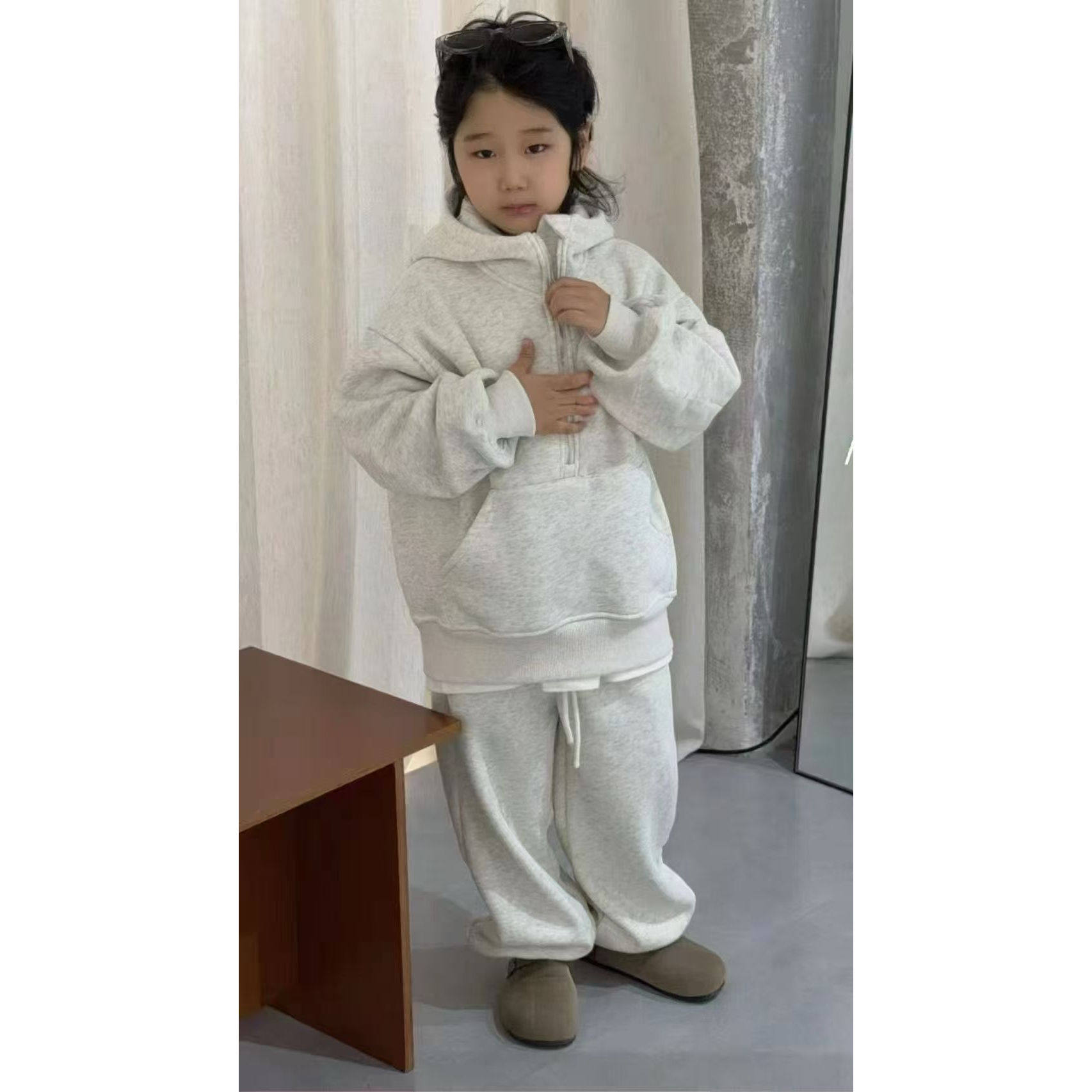 波拉韩国童装2025冬女童连帽口袋保暖卫衣男童百搭纯色半拉链绒衫,淘宝优惠券,粉丝福利购,淘宝优惠卷