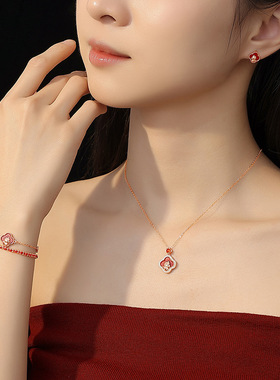 原创马上幸运红玛瑙手链女纯银国潮新中式马年红绳手绳四叶草手饰