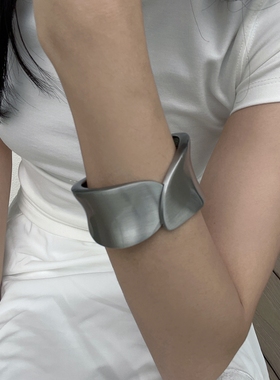 磨砂素圈手镯银色金属臂环