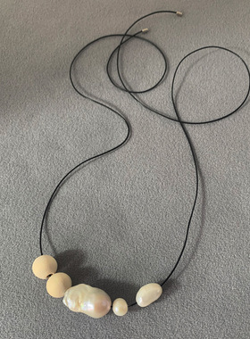 小众气质简约不规则巴洛克淡水珍珠木珠皮绳项链设计感秋冬