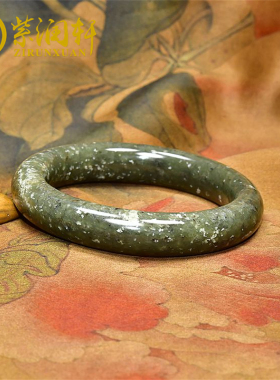 和田玉青玉籽料手镯聚枣红皮