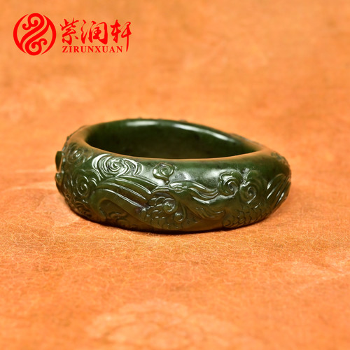 紫润轩新疆和田玉碧玉籽料手镯57 5MM宽版深菠菜绿凤穿牡丹传家级 - 图3