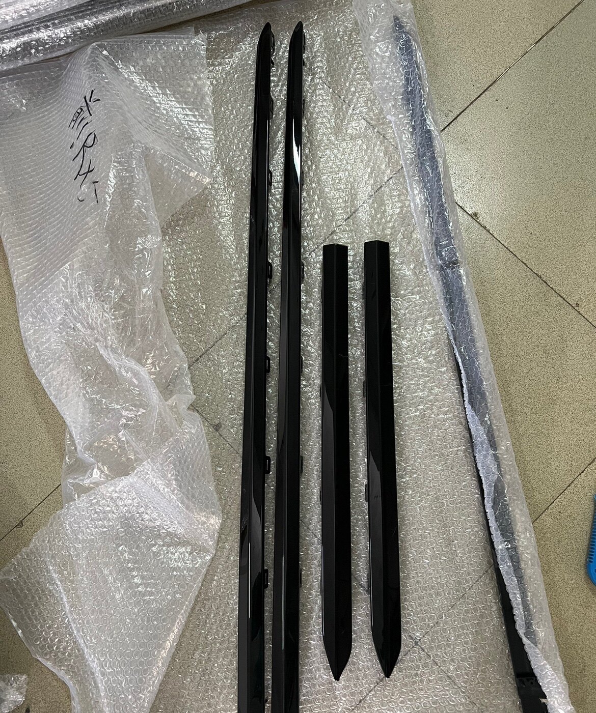 极氪001车门装饰条车门装饰板车门外饰条车门外饰板_虎窝淘