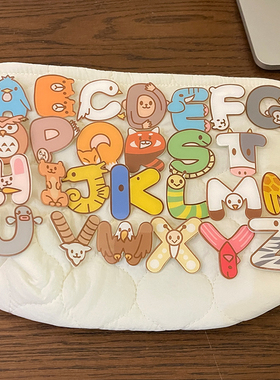 可爱动物版造型字母胸针亚克力自由组合英文字名字徽章包包装饰