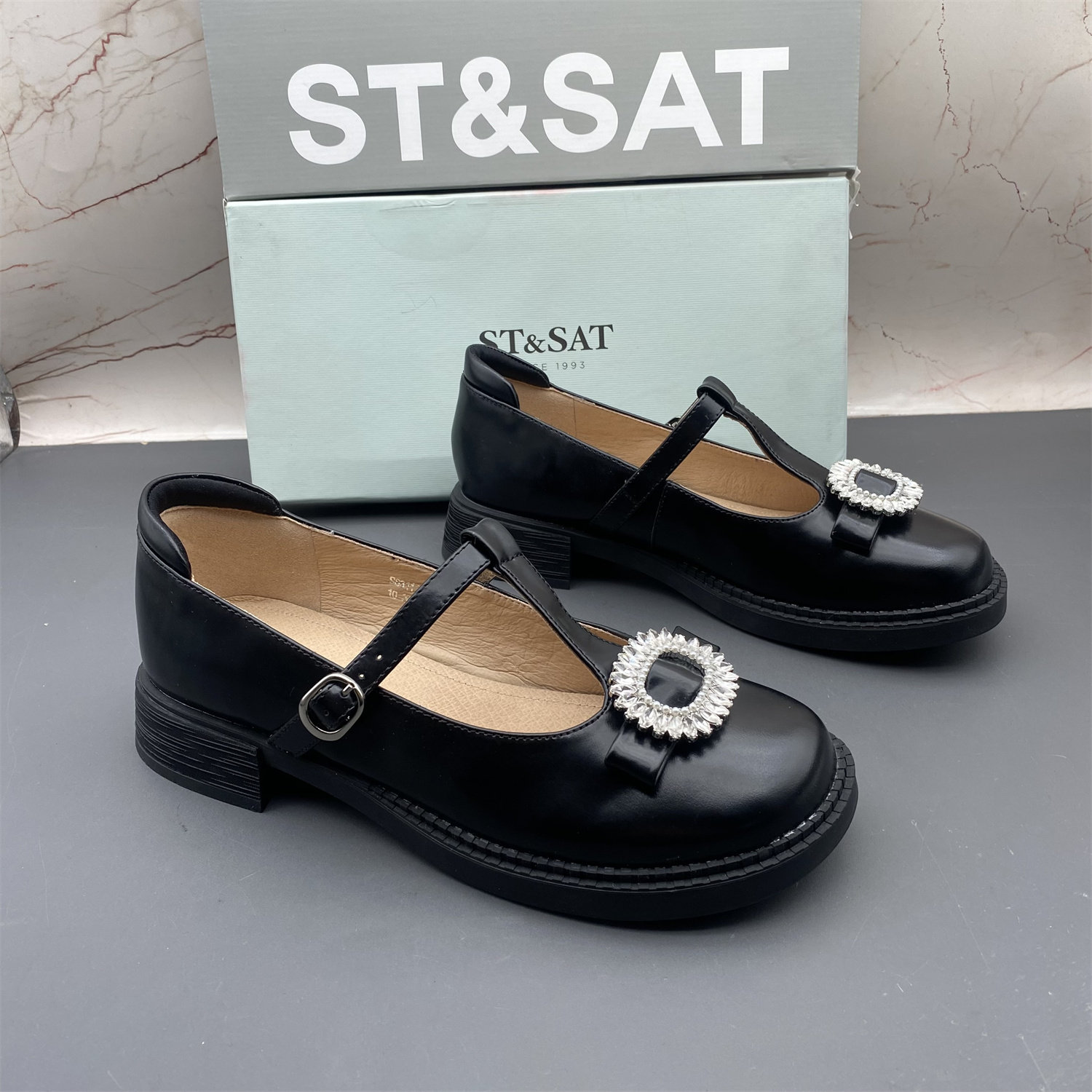 正品ST&SAT星期六撤柜断码牛皮女鞋扣带水钻圆头平跟玛丽珍单鞋,淘宝优惠券,粉丝福利购,淘宝优惠卷