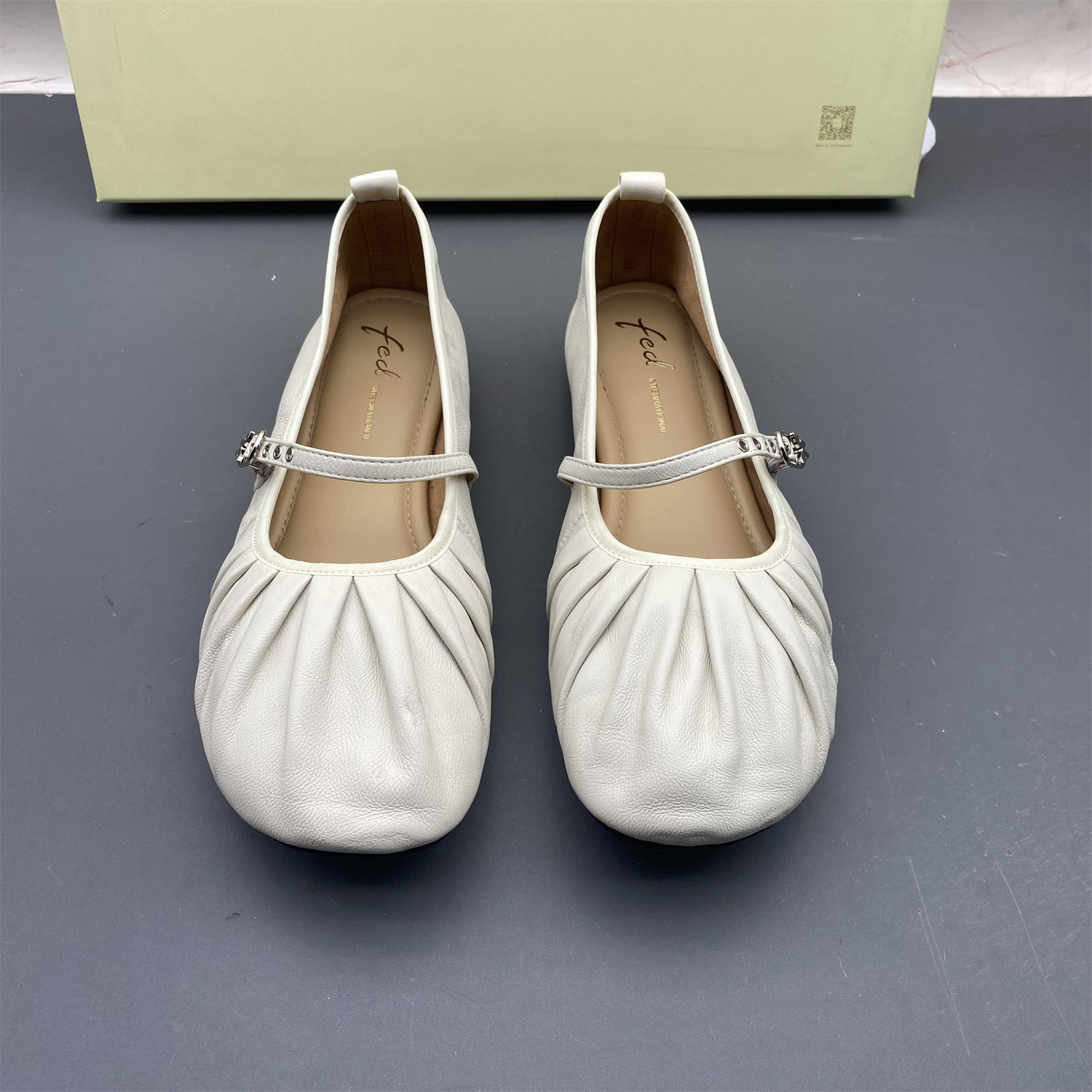 39码fed/艾芙伊迪撤柜断码羊皮女鞋扣带浅口扣带平底防滑玛丽珍鞋,淘宝优惠券,粉丝福利购,淘宝优惠卷