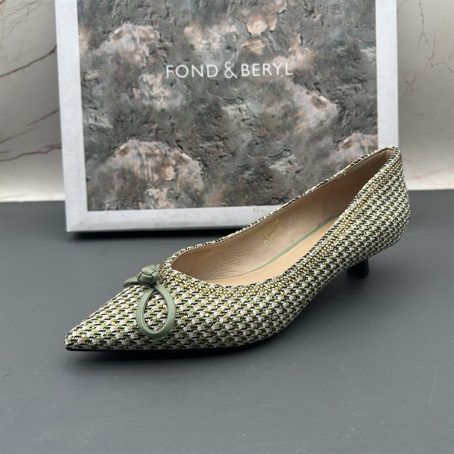 36码Fondberyl/菲伯丽尔撤柜断码女鞋中跟细跟尖头浅口水钻单鞋,淘宝优惠券,粉丝福利购,淘宝优惠卷