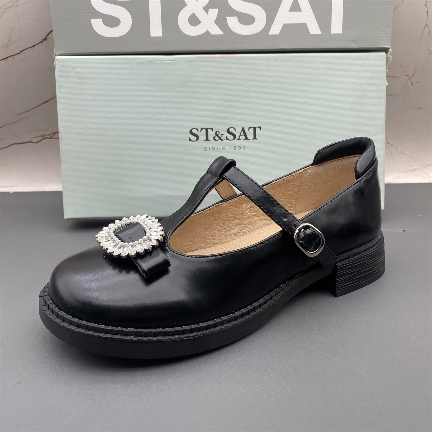 正品ST&SAT星期六撤柜断码牛皮女鞋扣带水钻圆头平跟玛丽珍单鞋,淘宝优惠券,粉丝福利购,淘宝优惠卷