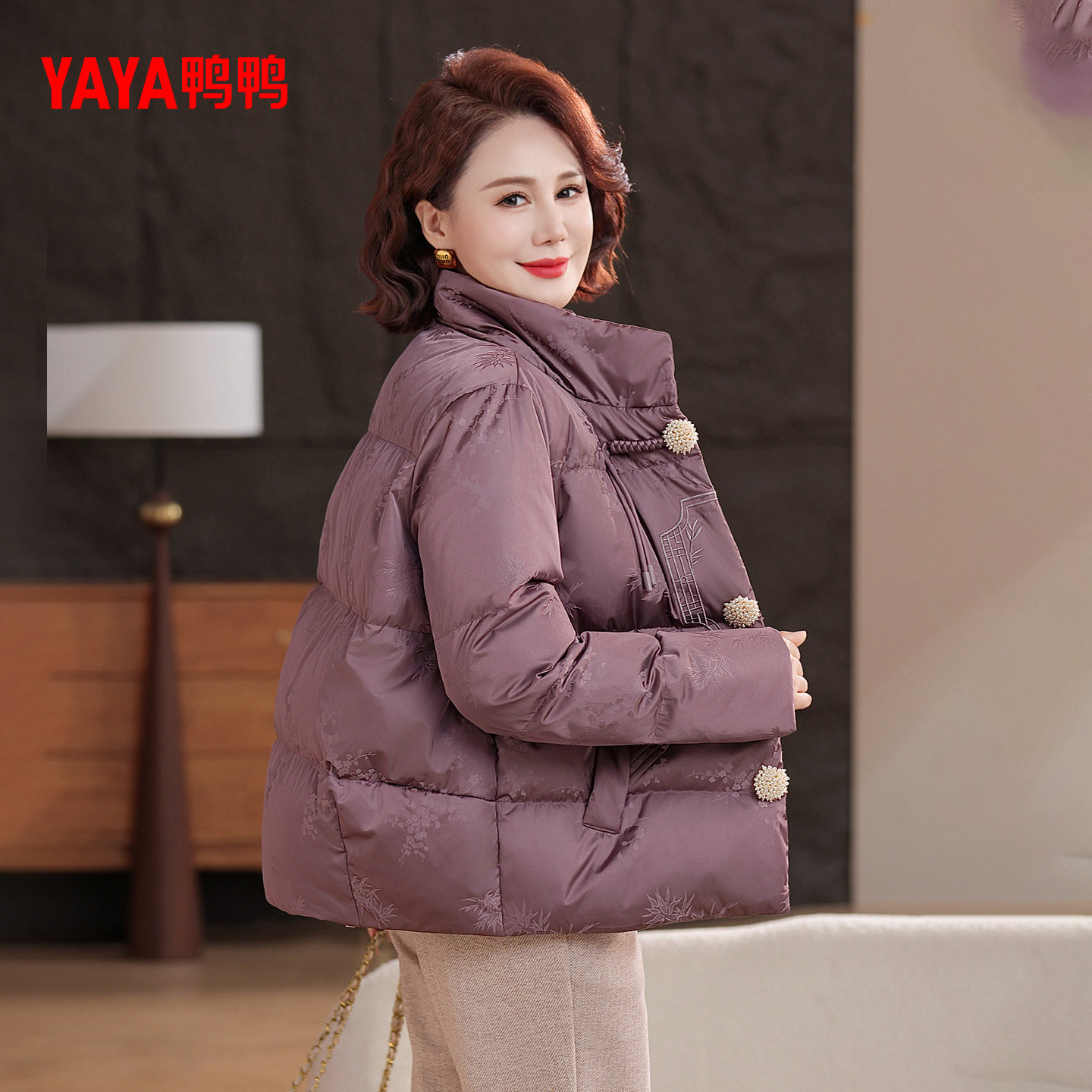 鸭鸭羽绒服女2025年冬季新款中老年短款立领保暖气质妈妈装外套J