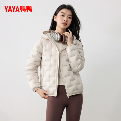 鸭鸭百搭短款连帽羽绒服女