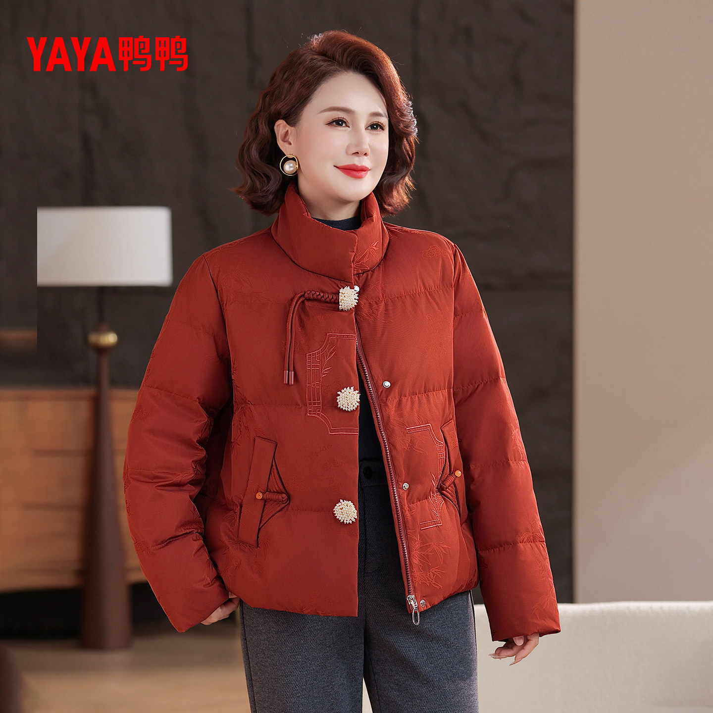 鸭鸭羽绒服女2025年冬季新款中老年短款立领保暖气质妈妈装外套J