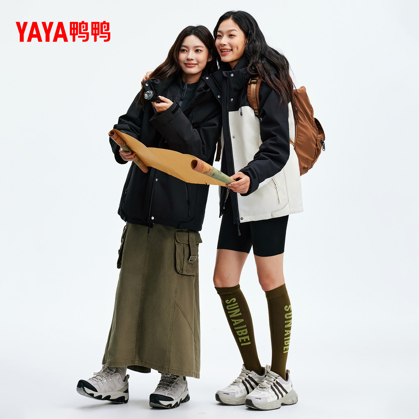 鸭鸭户外羽绒服女2025秋冬新品时尚拼色派克服短款连帽保暖外套J