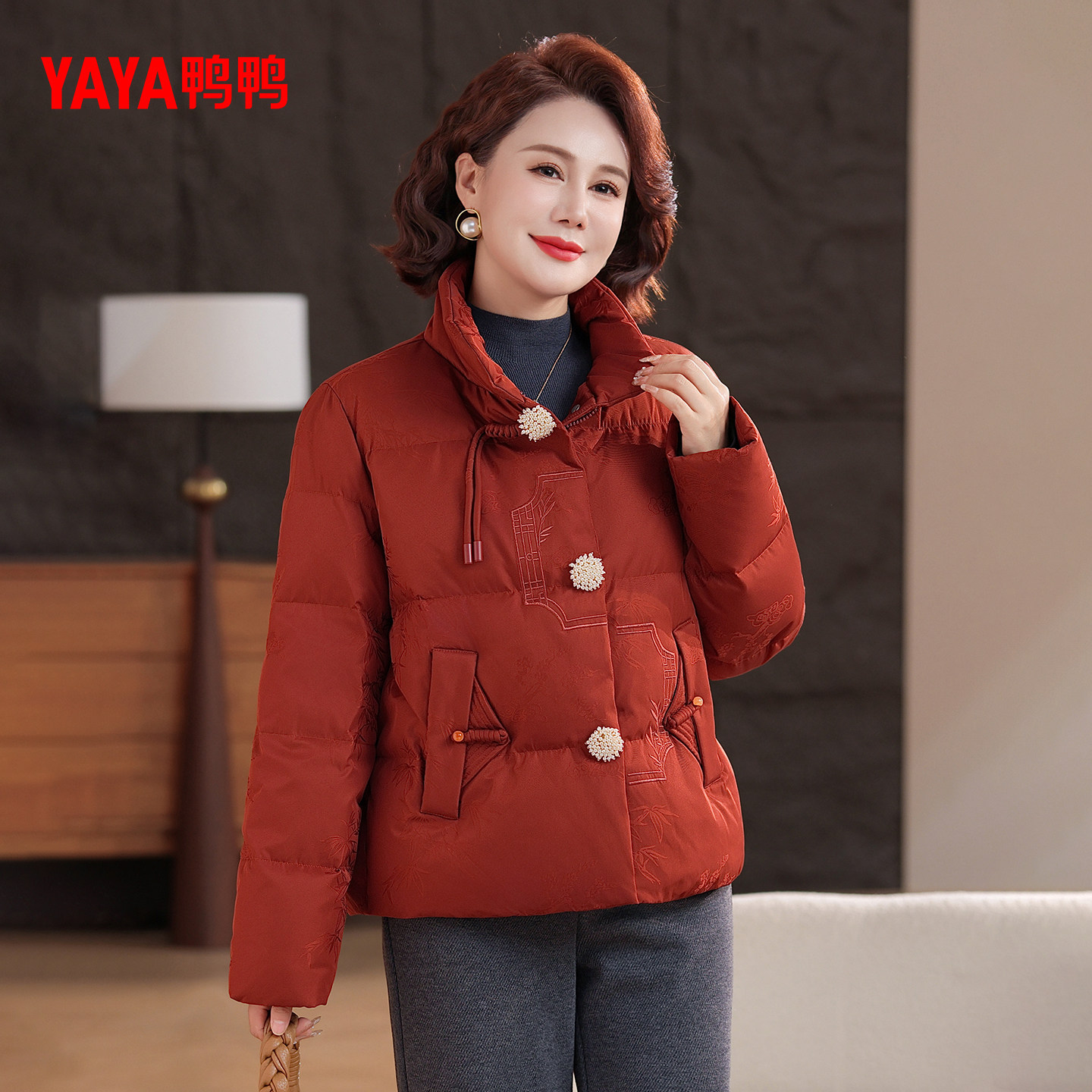 鸭鸭羽绒服女2025年冬季新款中老年短款立领保暖气质妈妈装外套J