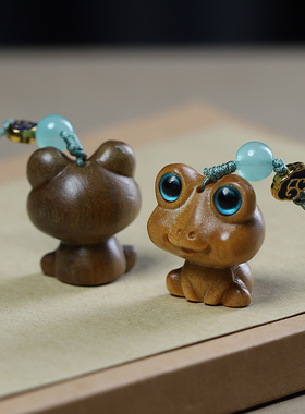 檀木卡通大眼睛青蛙钥匙扣挂件