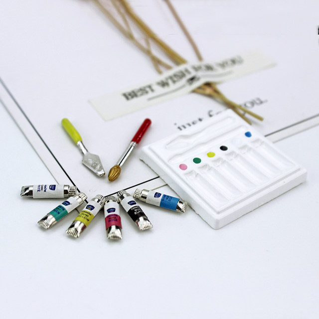 Miniature pigment suit ornament model