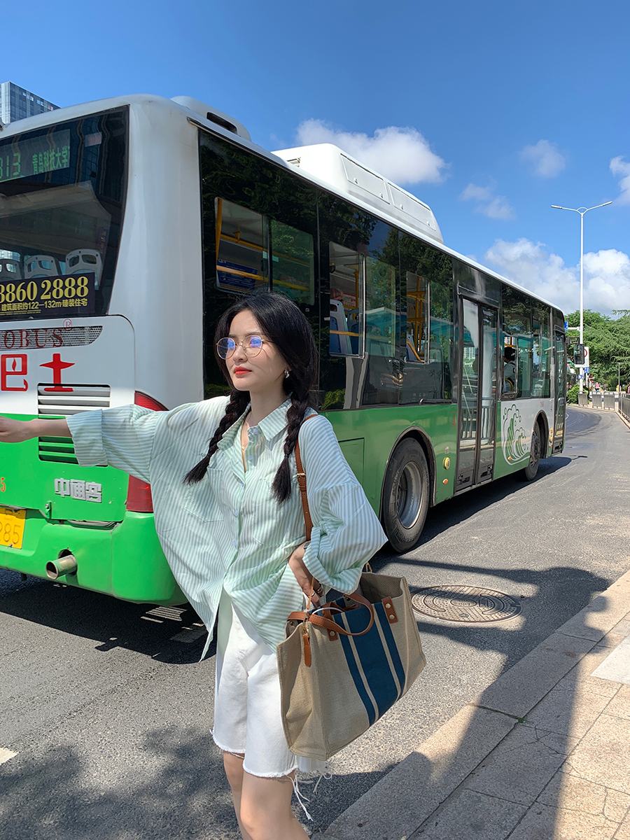 馨帮帮 2024早春新款上衣慵懒风韩系防晒衬衣宽松长袖条纹衬衫女