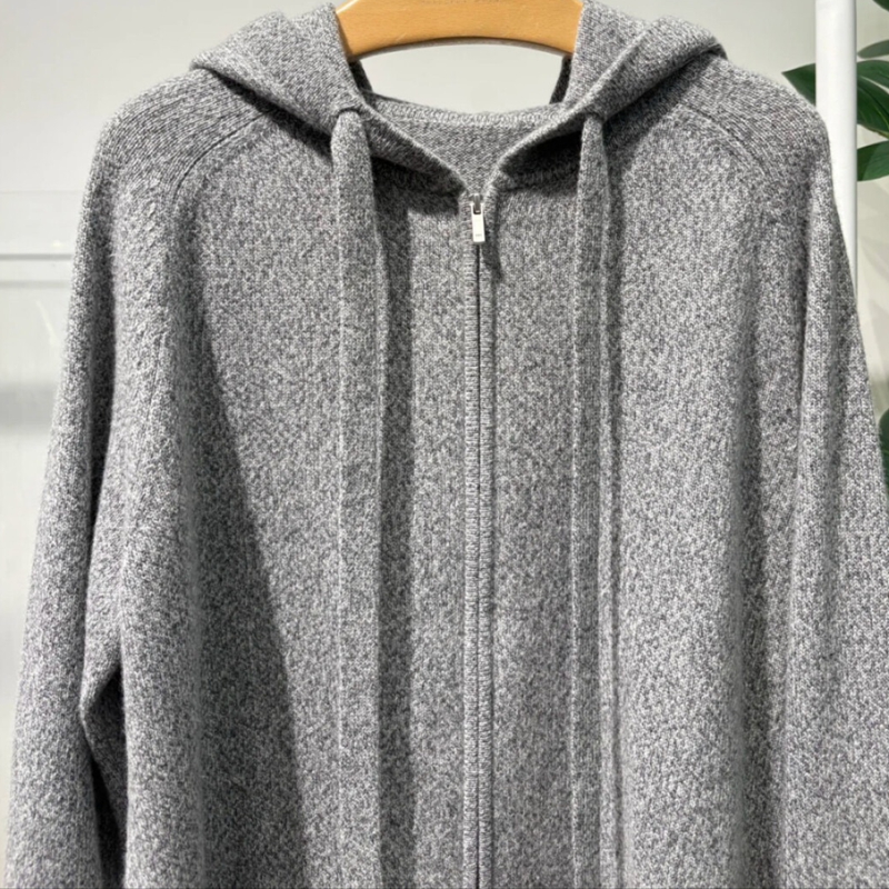 MM麦麦25冬款老钱风连帽针织开衫女灰色毛衣休闲长裤5FA15S101Q - 图3