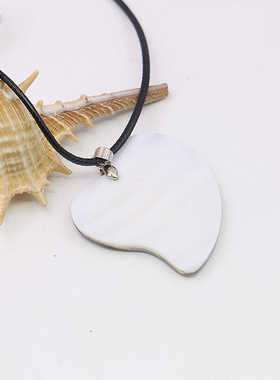油菜花天然贝壳皮绳女心形吊坠