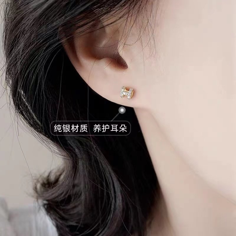 925纯银耳钉精致小巧h字母耳饰2023年新款潮气质小众设计感耳环女,淘宝优惠券,粉丝福利购,淘宝优惠卷