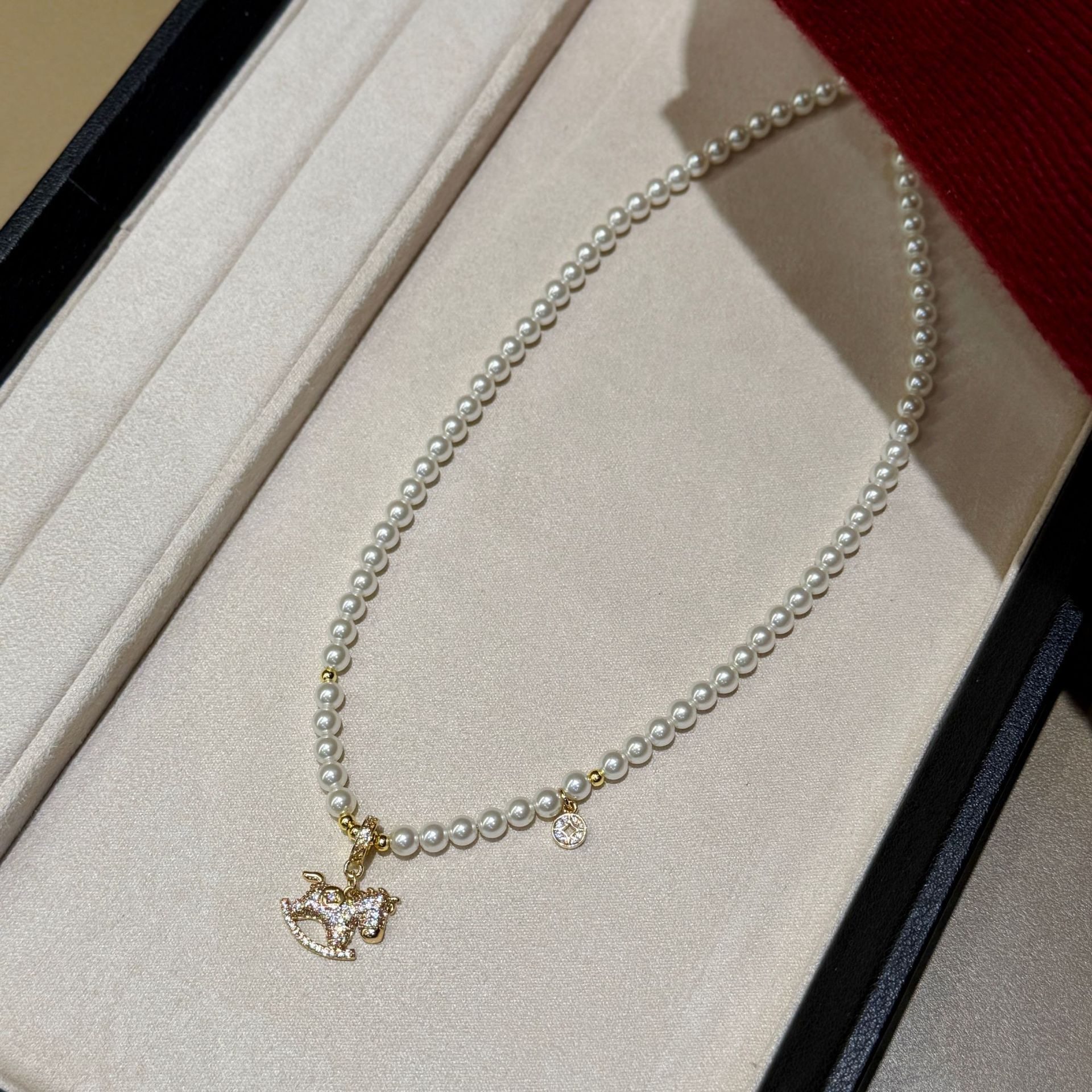 2026新款s925纯银施家珍珠闪钻小马吊坠毛衣链女气质本命年项链,淘宝优惠券,粉丝福利购,淘宝优惠卷